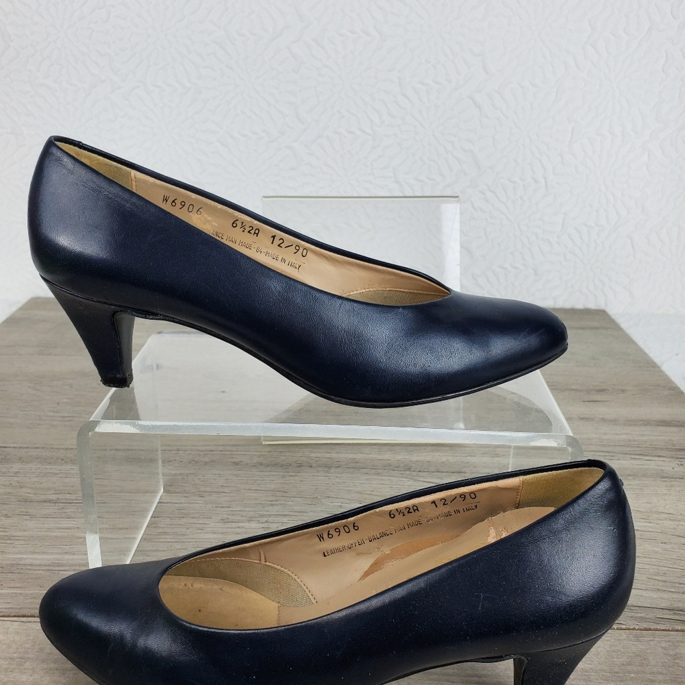 Rockport navy blue heels